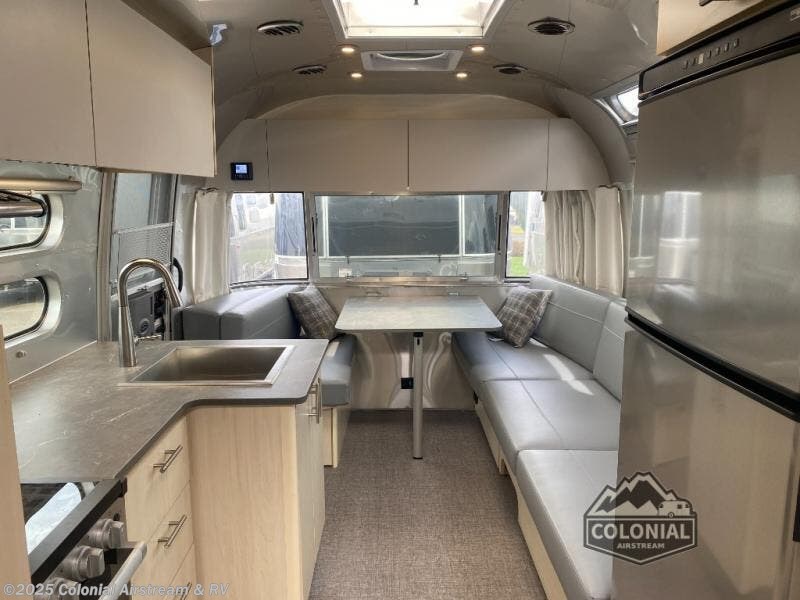 Call now about this 2025 Airstream Flying Cloud 27FBQ Queen! 2025 Airstream Flying Cloud 27FBQ Queen - New Travel Trailer For Sale by Colonial Airstream & RV in Millstone Township, New Jersey
