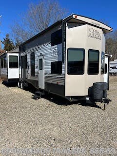 2019 Forest River Salem Grand Villa 42DL - Used Destination Trailer For Sale by Crossroads Trailer Sales, Inc. in Newfield, New Jersey