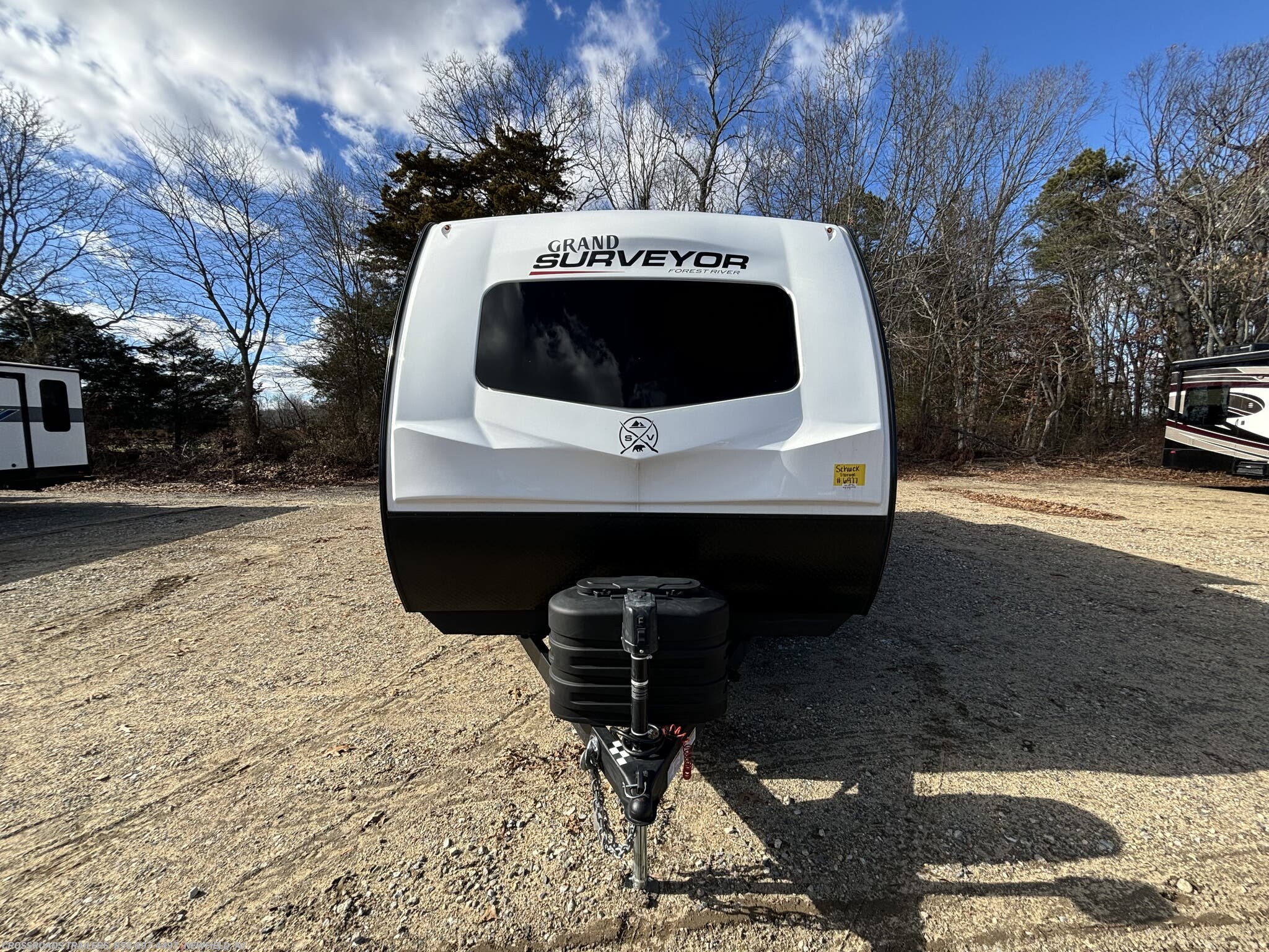 Call now about this 2023 Forest River Grand Surveyor 267RBSS! 2023 Forest River Grand Surveyor 267RBSS - Used Travel Trailer For Sale by Crossroads Trailer Sales, Inc. in Newfield, New Jersey features Leveling Jacks, Slideout, Exterior Speakers, Microwave, Hitch