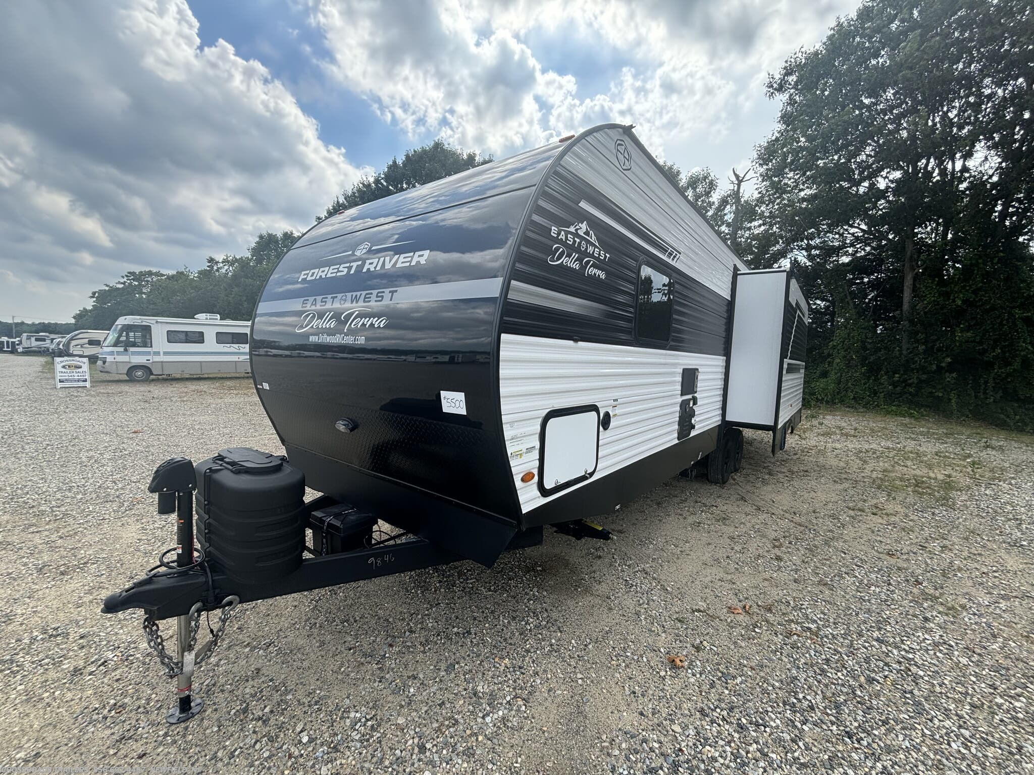 Contact us now about this 2025 East to West Della Terra 272RL! 2025 Della Terra 272RL by East to West from Crossroads Trailer Sales, Inc. in Newfield, New Jersey