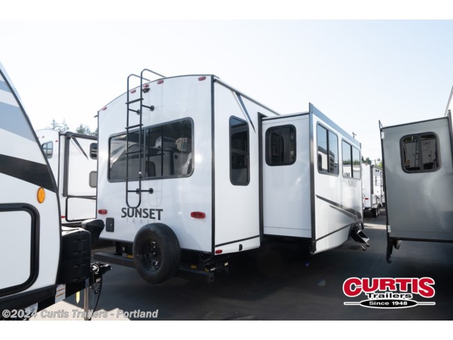 2022 CrossRoads Sunset Trail 330SI - New Travel Trailer For Sale by Curtis Trailers - Portland in Portland, Oregon