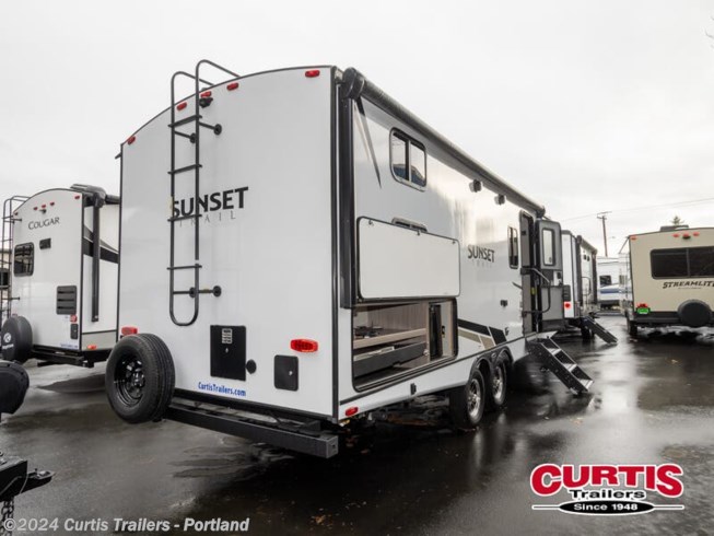 2022 CrossRoads Sunset Trail 242BH - Used Travel Trailer For Sale by Curtis Trailers - Portland in Portland, Oregon