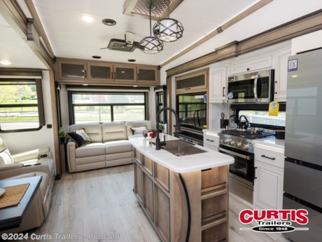 Accessories: Exterior Decor - Montana - Mystic White,DECOR - OAKMONT,RESIDENTIAL LIVING PACKAGE,Manhattan Maple Edition,2  TOWING HITCH,TPMS SENSORS,REFRIGERATOR - 12V - 20cf,Solar Flex Discover,RVIA SEAL-GO CAMPING,MONTANA FOUR SEASONS LIVING PACKAGE,6 POINT HYDRAULIC AUTO LEVELING,