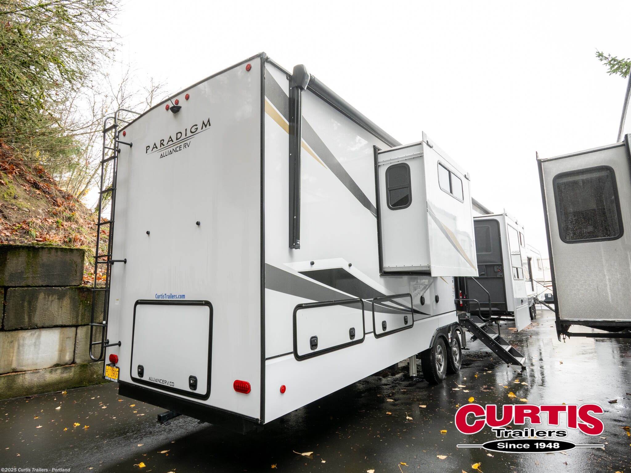 Used 2022 Alliance RV Paradigm 385FL available in Portland, Oregon