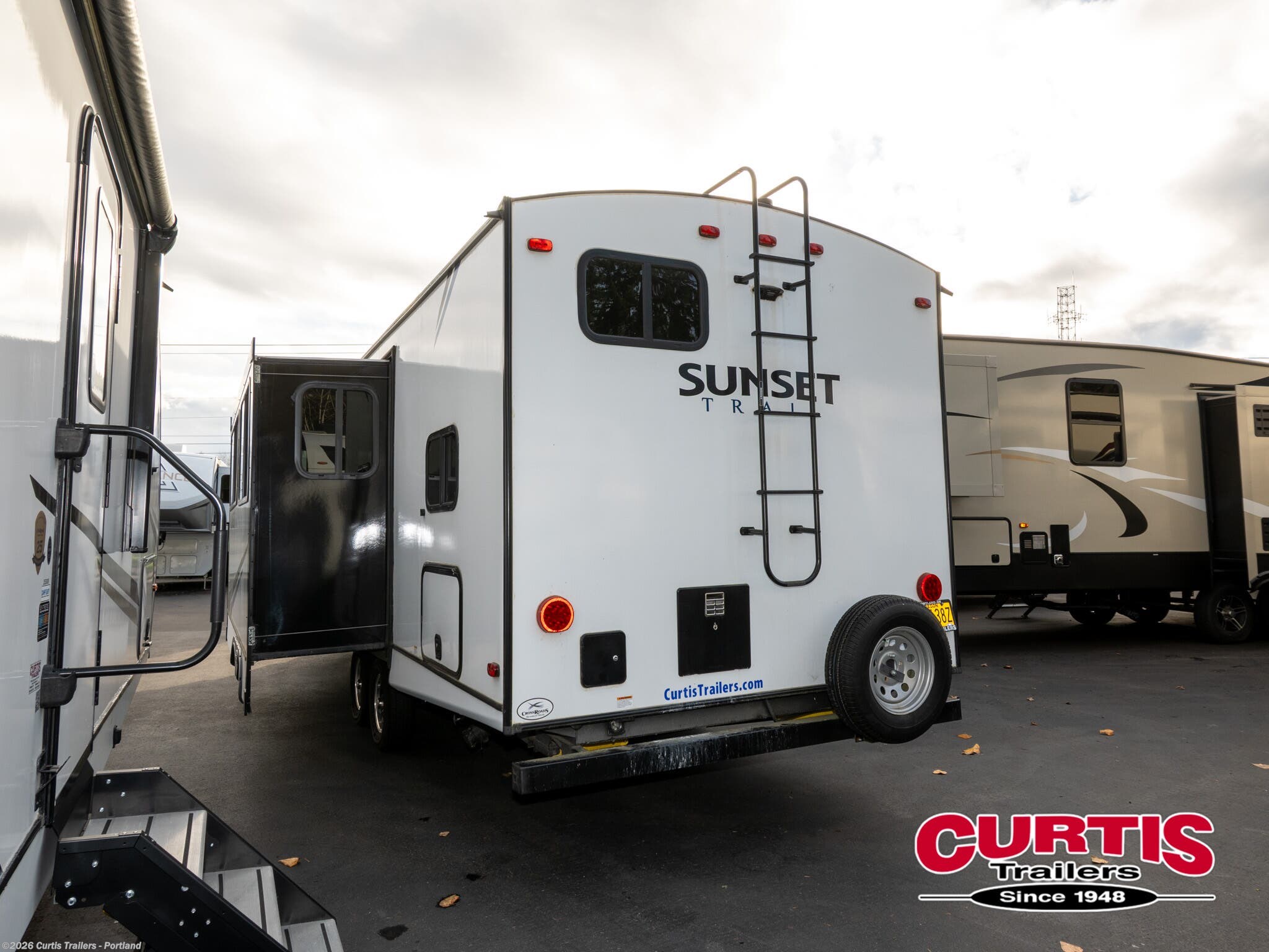 2021 Sunset Trail 272bh by CrossRoads from Curtis Trailers - Portland in Portland, Oregon