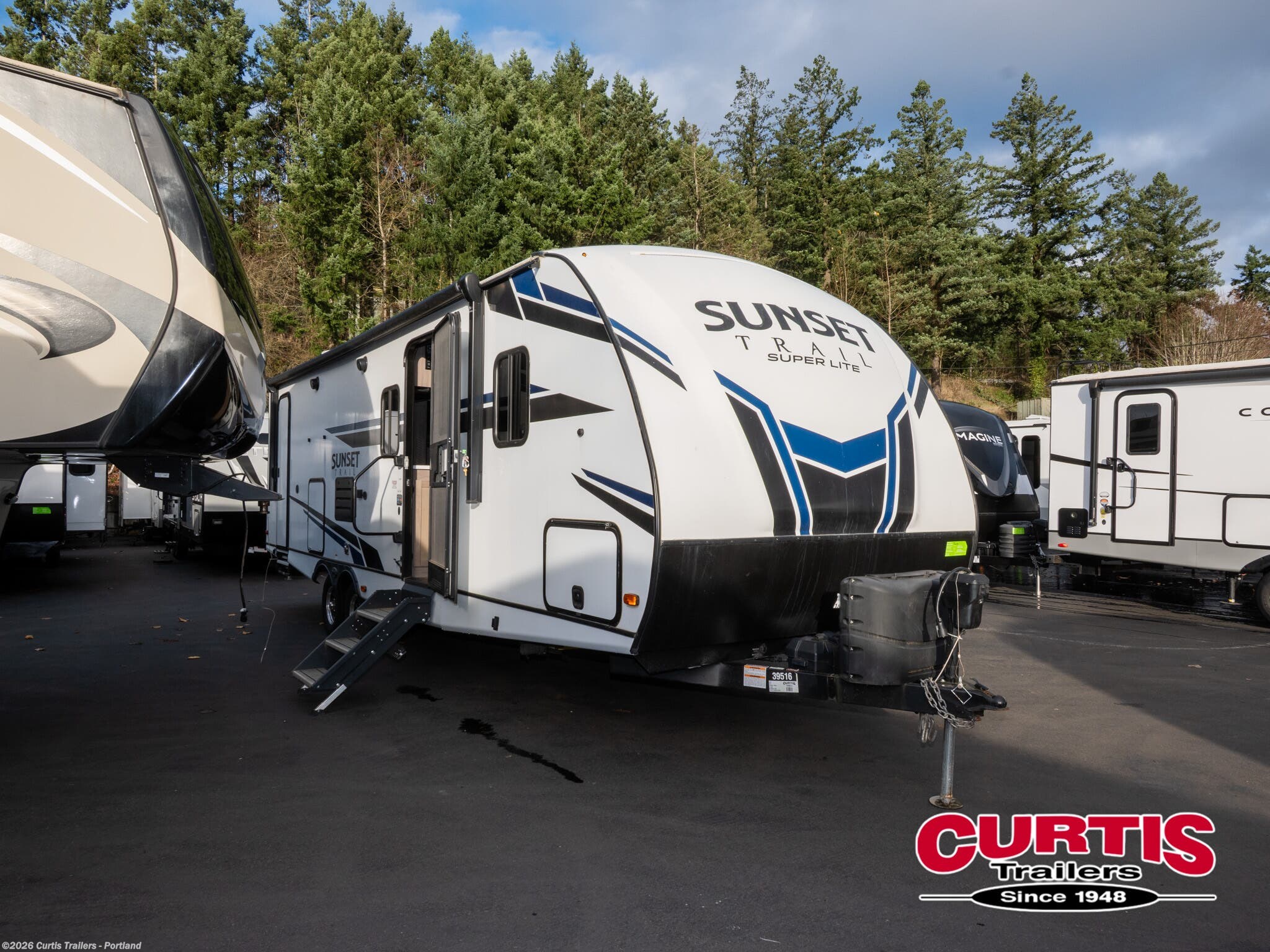 Used 2021 CrossRoads Sunset Trail 272bh available in Portland, Oregon