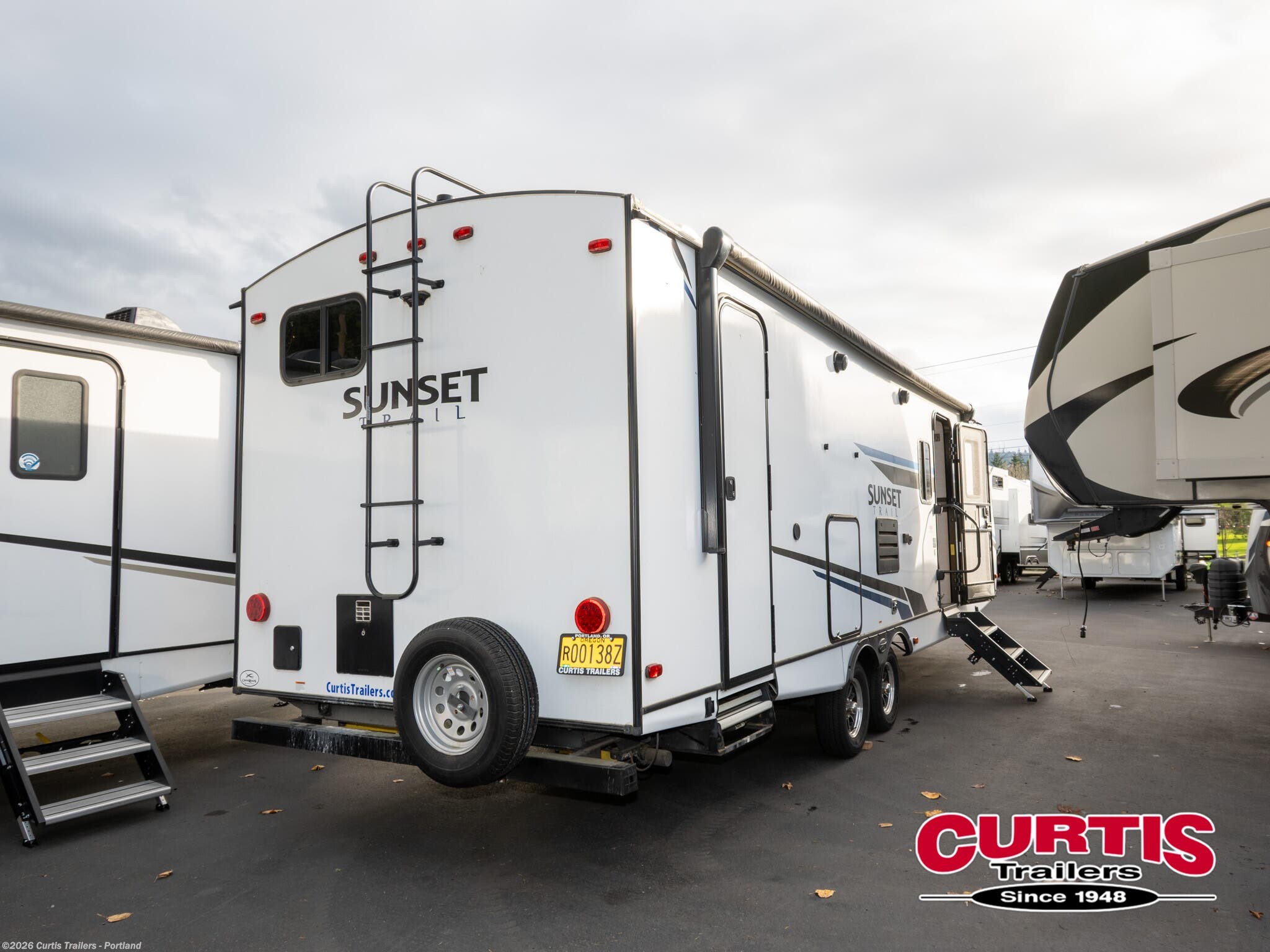 2021 CrossRoads Sunset Trail 272bh - Used Travel Trailer For Sale by Curtis Trailers - Portland in Portland, Oregon