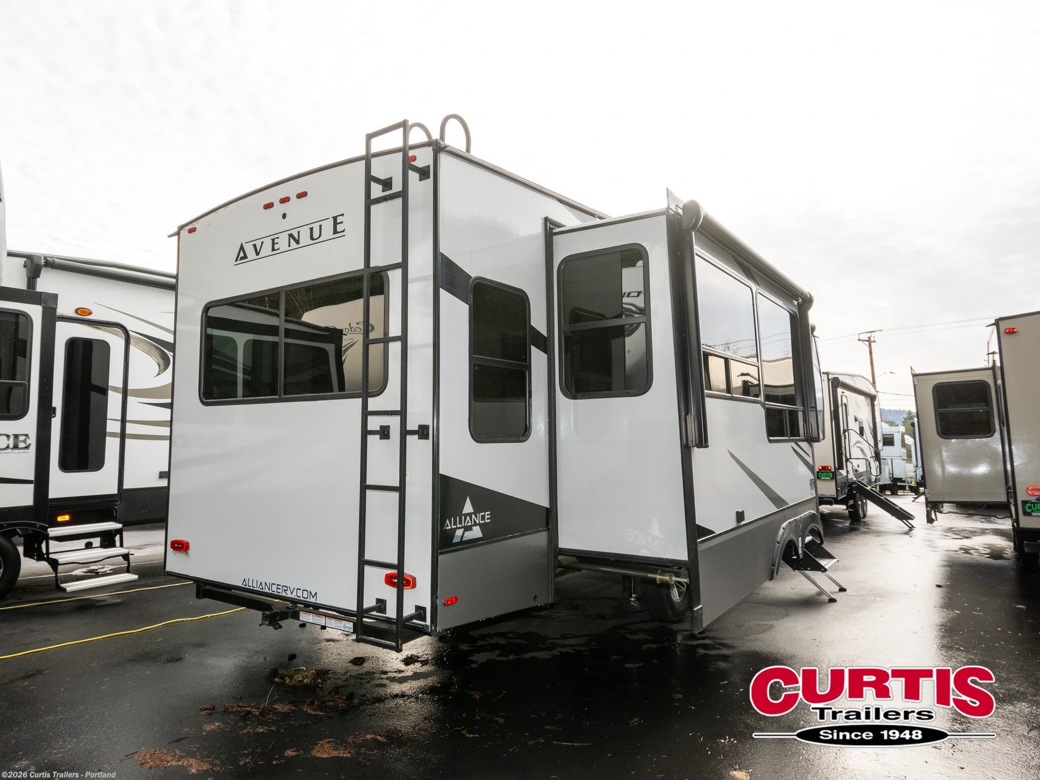 2022 Alliance RV Avenue 32RLS - Used Fifth Wheel For Sale by Curtis Trailers - Portland in Portland, Oregon