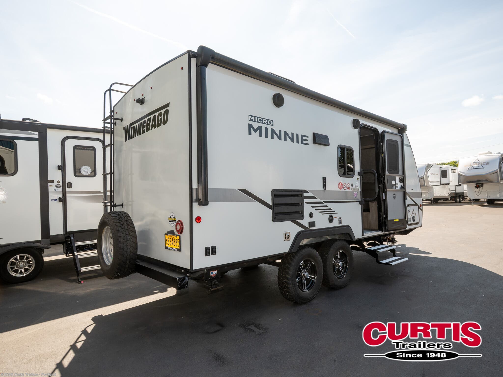 2021 Winnebago Micro Minnie 2108DS - Used Travel Trailer For Sale by Curtis Trailers - Portland in Portland, Oregon