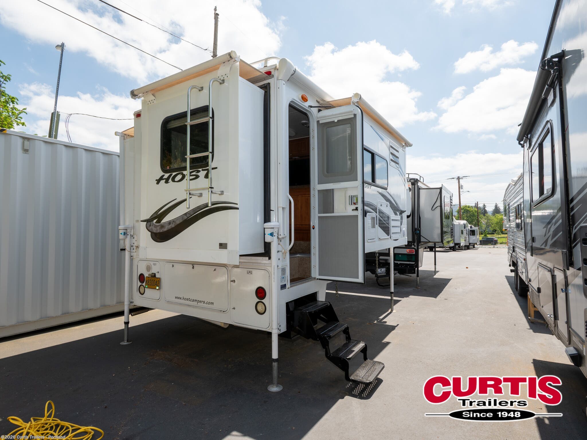 2014 Host Mammoth HOST CAMPERS  11.50 - Used Truck Camper For Sale by Curtis Trailers - Portland in Portland, Oregon