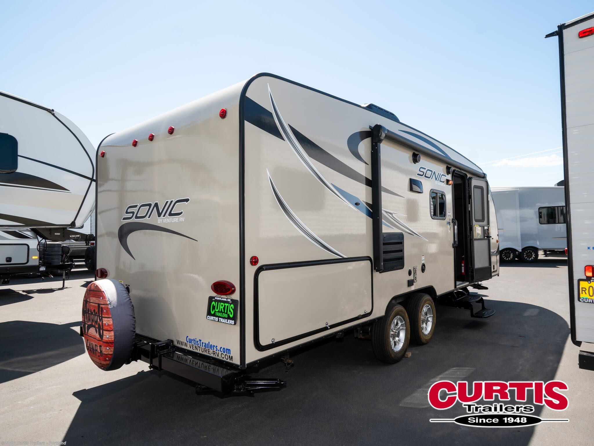 2017 Venture RV Sonic 220vrb - Used Travel Trailer For Sale by Curtis Trailers - Portland in Portland, Oregon