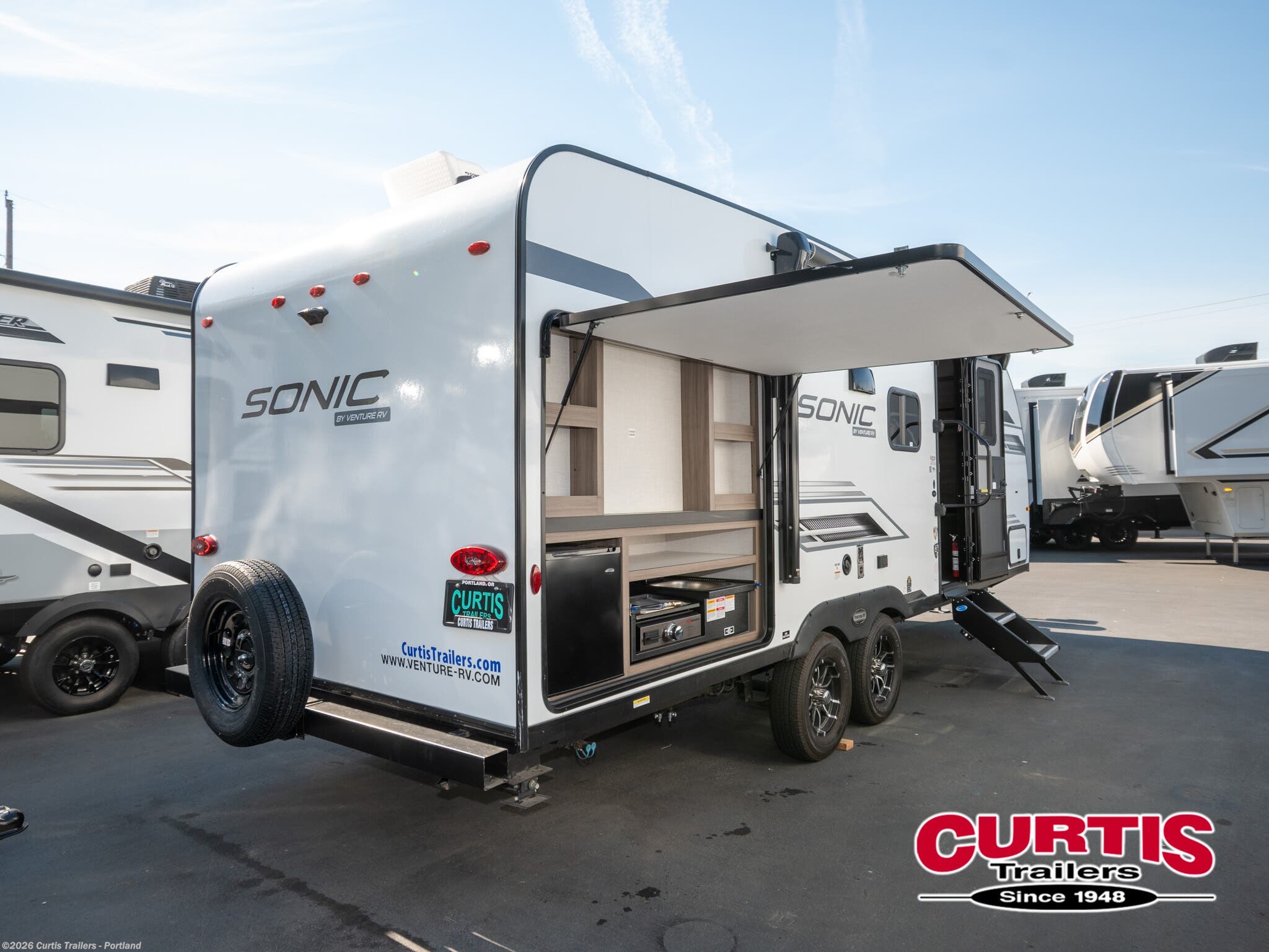 2025 Venture RV Sonic 220vrb - Used Travel Trailer For Sale by Curtis Trailers - Portland in Portland, Oregon