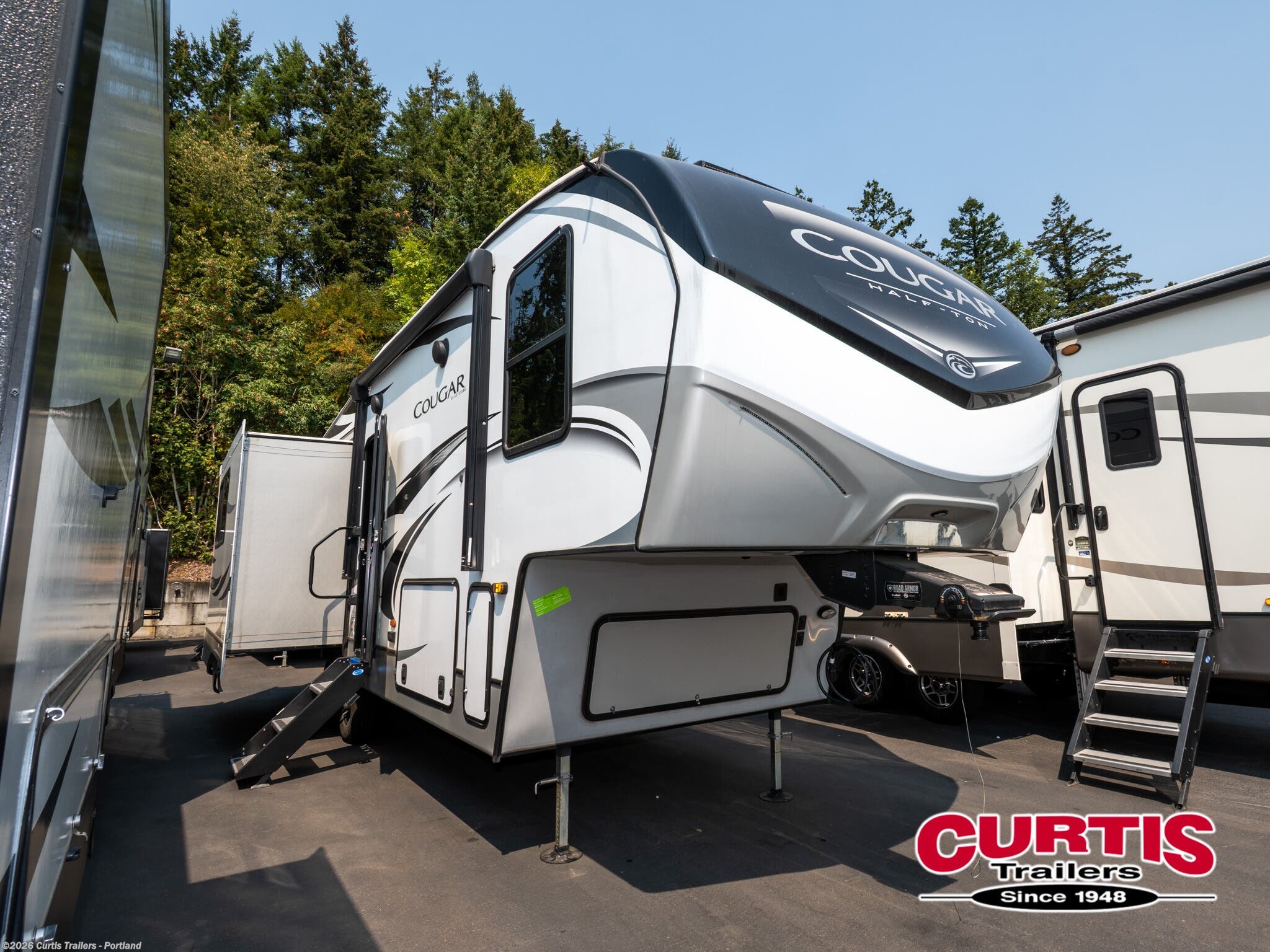 Used 2021 Keystone COUGAR-HALF TON 27SGS available in Portland, Oregon