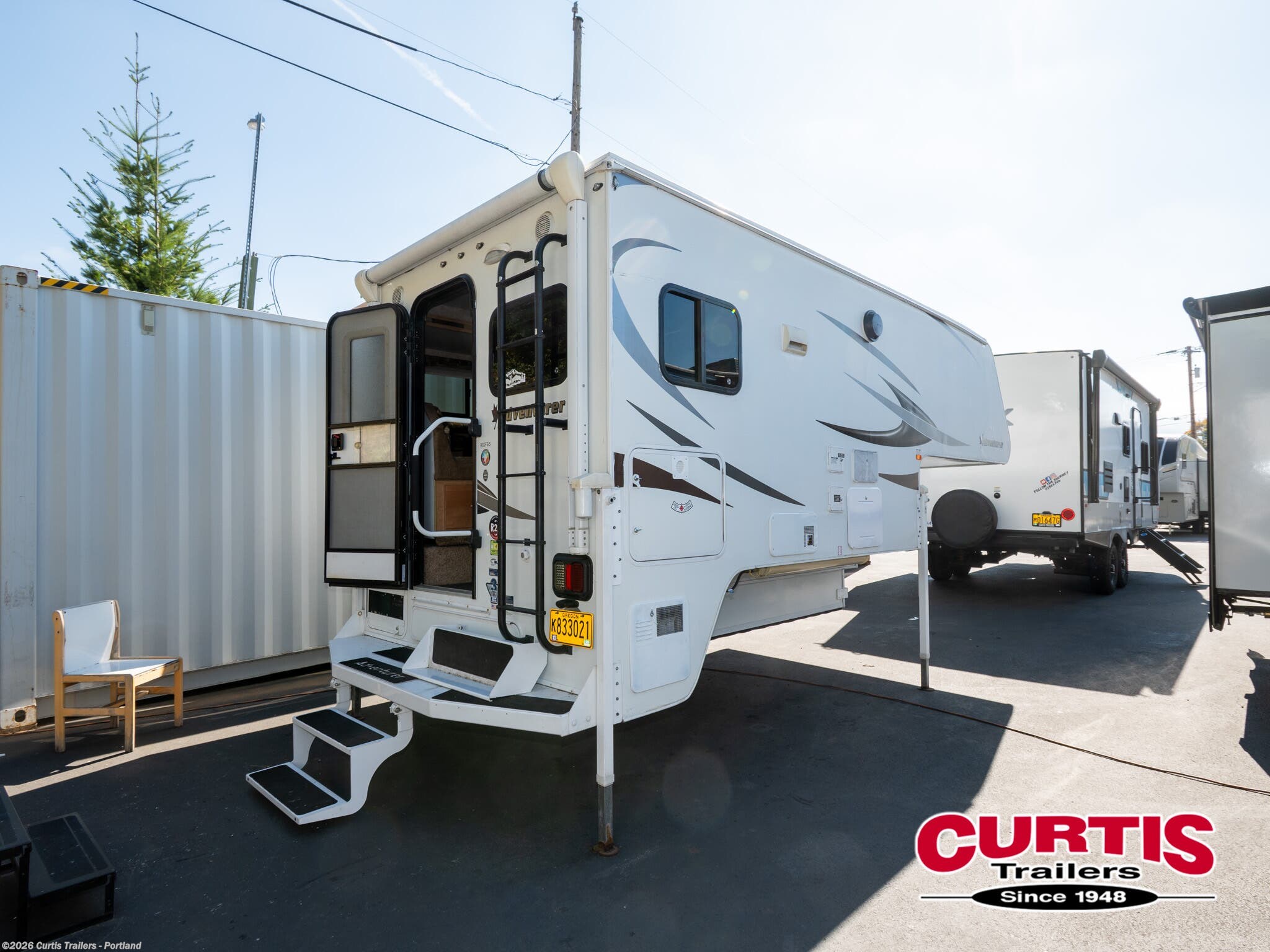 2013 Adventurer Adventurer 910FBS - Used Truck Camper For Sale by Curtis Trailers - Portland in Portland, Oregon