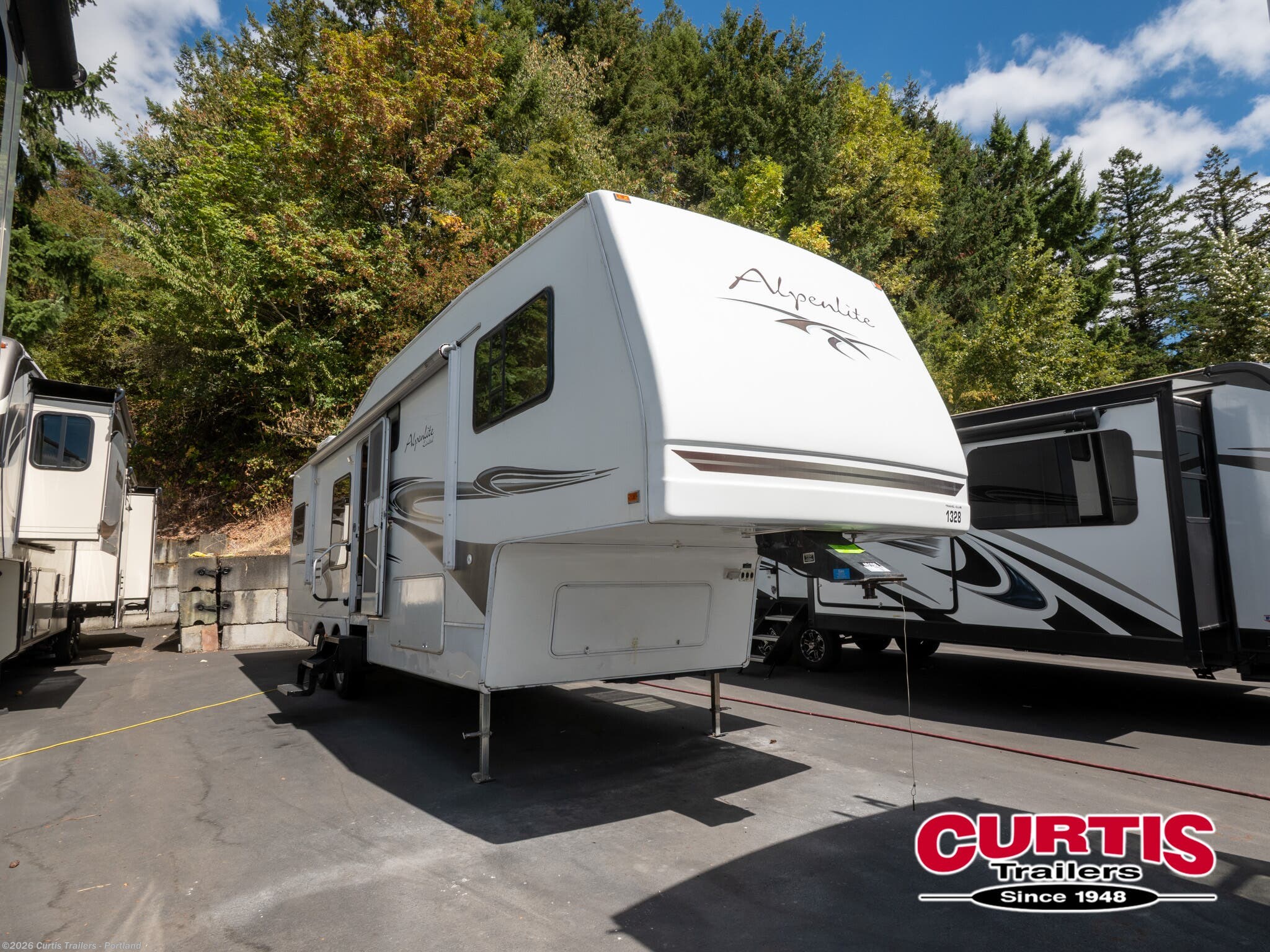 Used 2005 Western RV Alpenlite 32RK available in Portland, Oregon