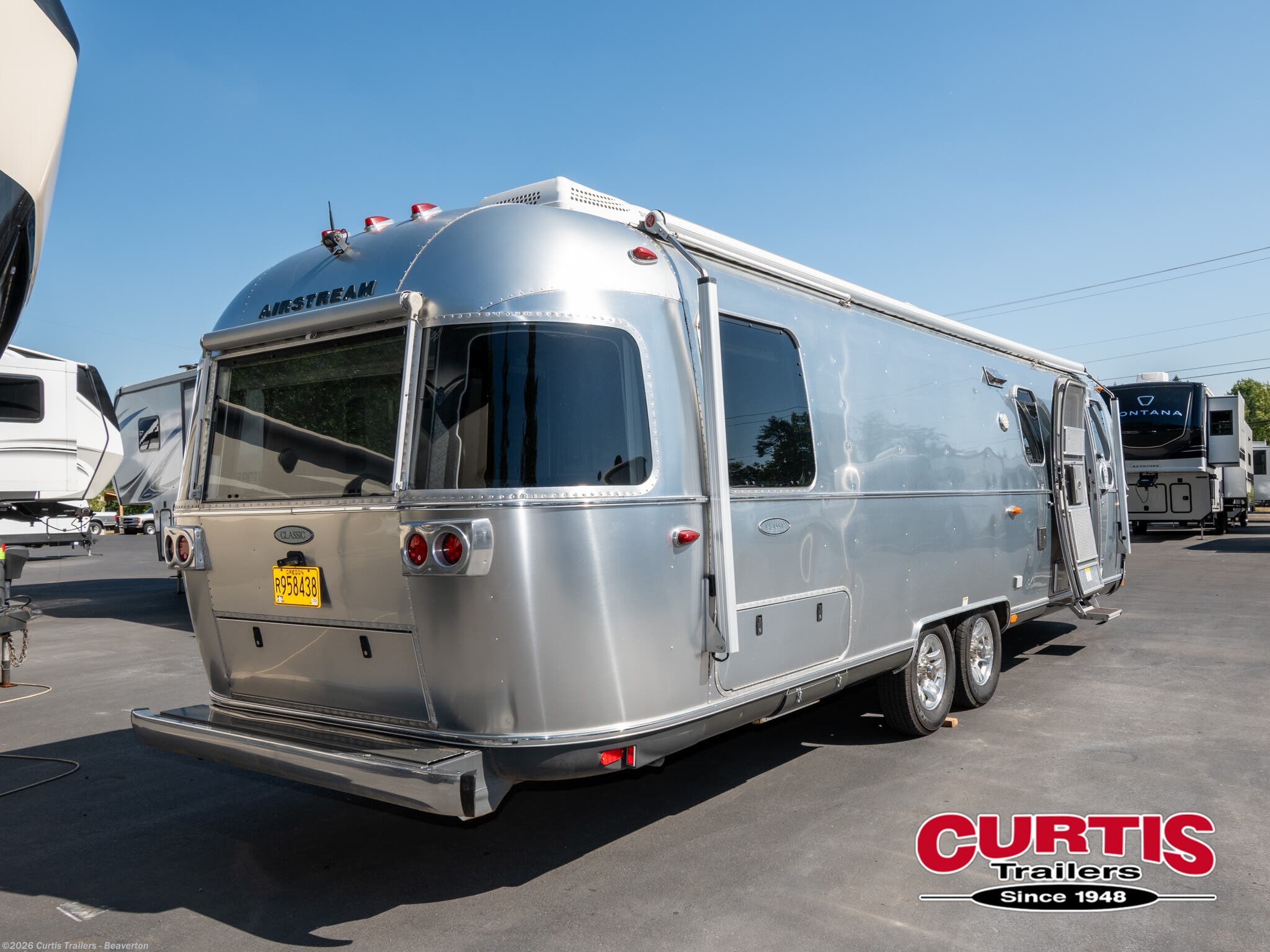 2016 Airstream Classic AIRSTREAM  30 - Used Travel Trailer For Sale by Curtis Trailers - Beaverton in Beaverton, Oregon