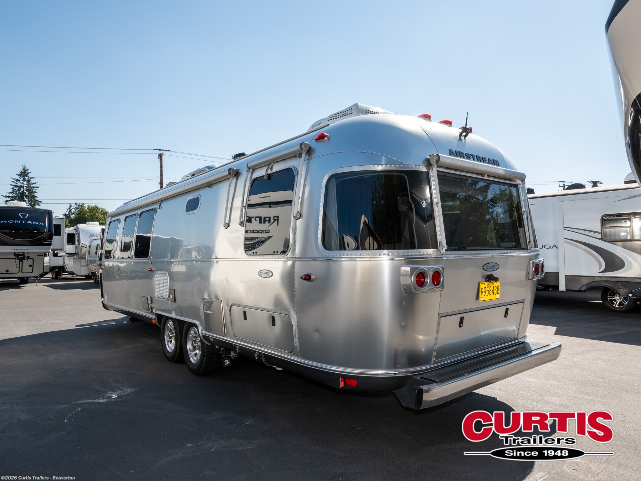 2016 Classic AIRSTREAM  30 by Airstream from Curtis Trailers - Beaverton in Beaverton, Oregon
