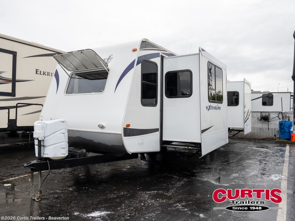 2012 Wildcat Maxx M27FLS by Forest River from Curtis Trailers - Beaverton in Beaverton, Oregon