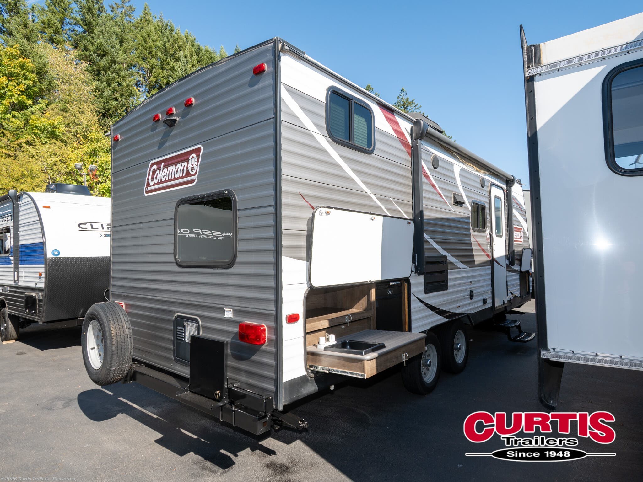 2019 Dutchmen Coleman Lantern 215BHWE - Used Travel Trailer For Sale by Curtis Trailers - Beaverton in Beaverton, Oregon