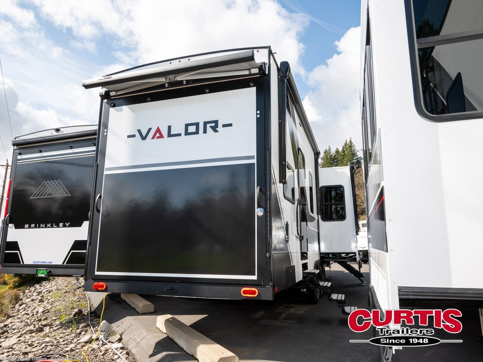 2025 Alliance RV Valor 41V16 - New Toy Hauler For Sale by Curtis Trailers - Beaverton in Beaverton, Oregon
