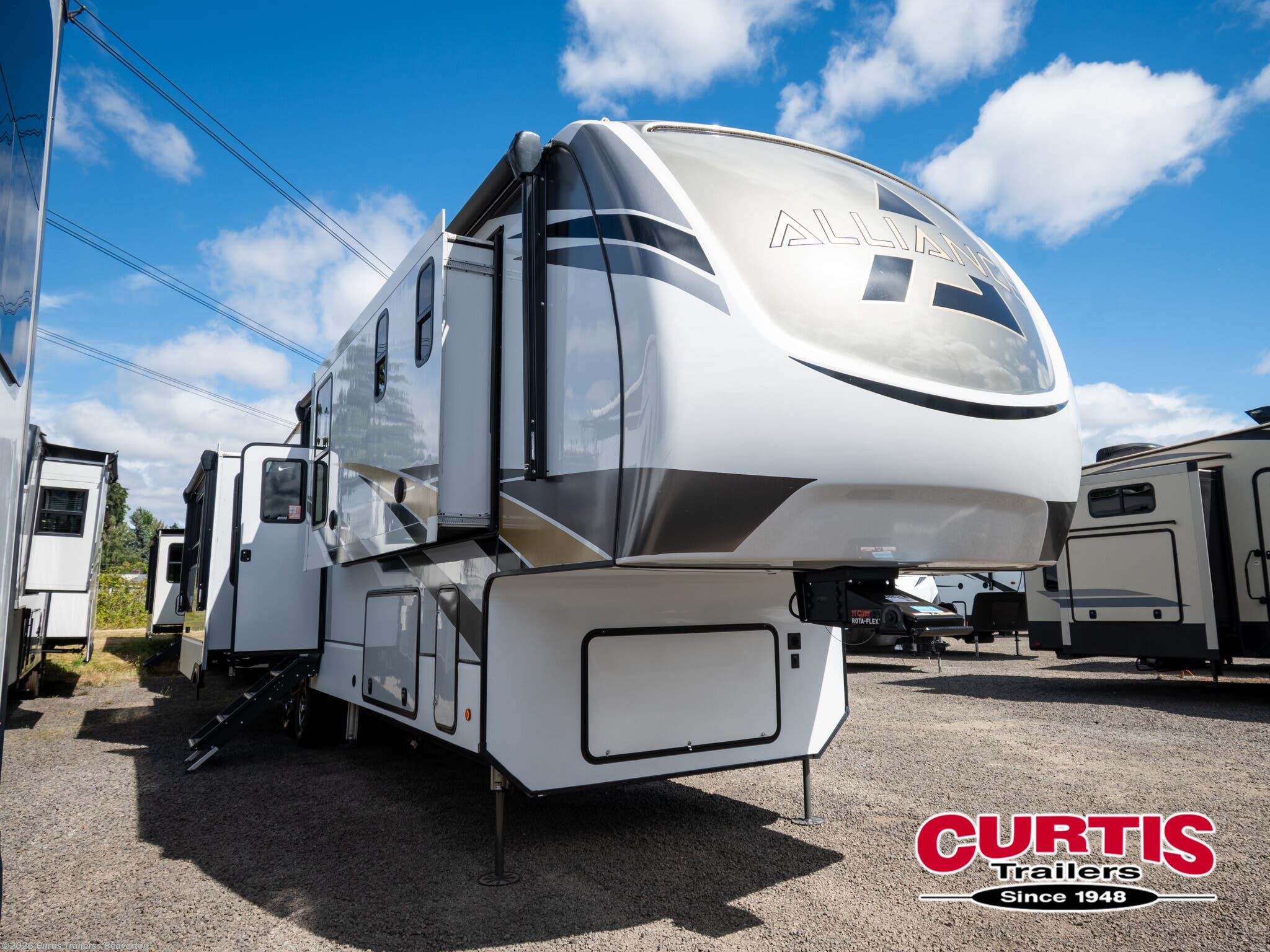 2022 Alliance RV Paradigm 370FB - Used Fifth Wheel For Sale by Curtis Trailers - Beaverton in Beaverton, Oregon