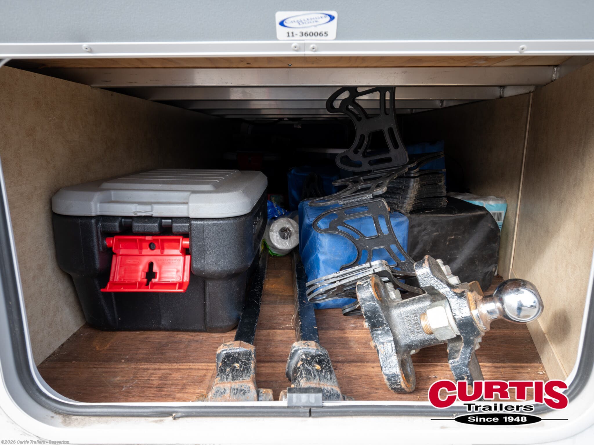 2012 Dutchmen Komfort 2410RK - Used Travel Trailer For Sale by Curtis Trailers - Beaverton in Beaverton, Oregon