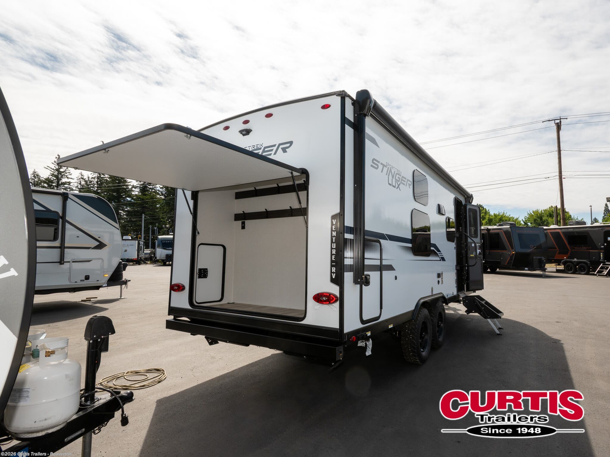 2027 Venture RV SportTrek Stinger 222VUD - New Travel Trailer For Sale by Curtis Trailers - Beaverton in Beaverton, Oregon