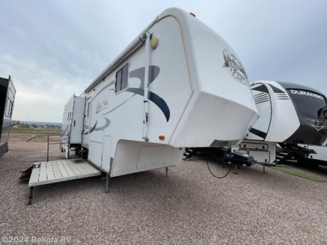 &lt;p&gt;Built like a tank and designed to be lived in for extended times.&amp;nbsp; Plus it comes with a power deck.&amp;nbsp; With the push of a button the deck extends and retracts from under the 5th wheel.&lt;/p&gt;