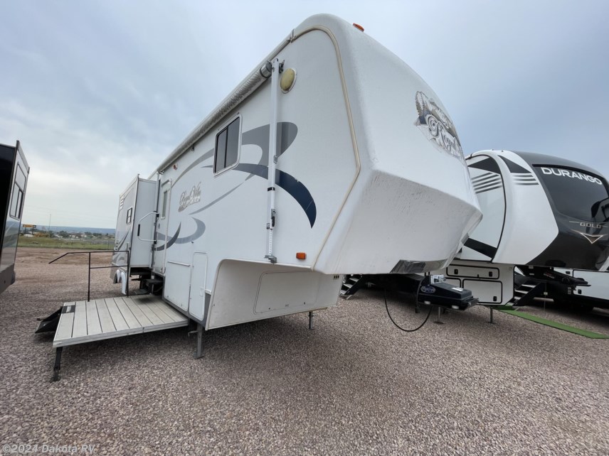 Used 2007 King of the Road Royal Villa F33TS available in Rapid City, South Dakota