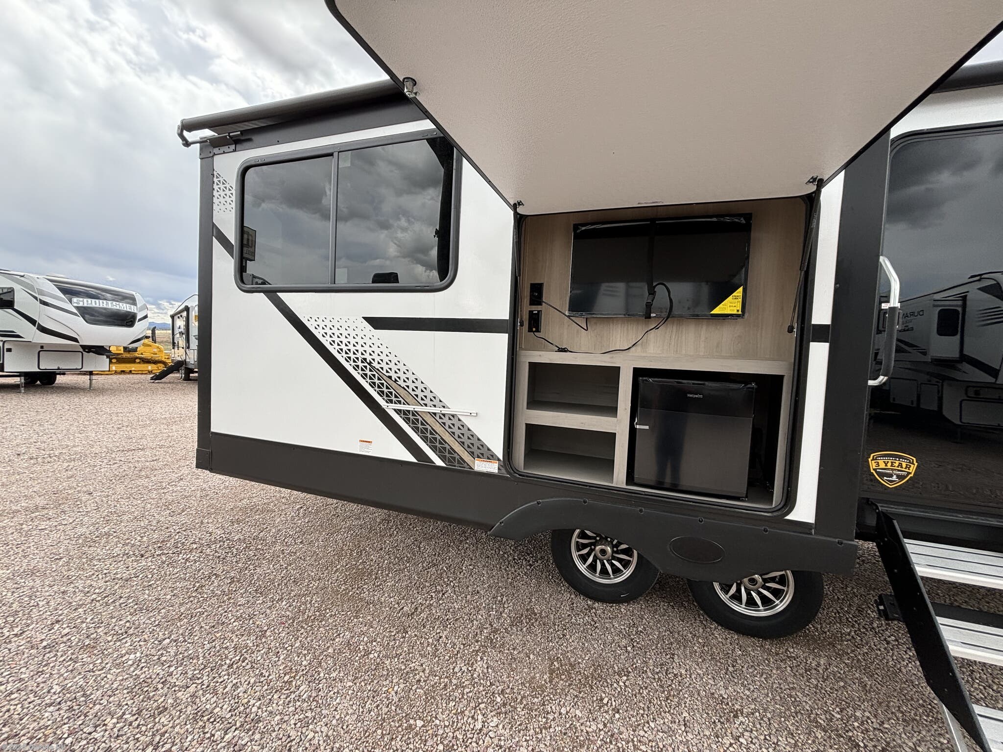 2024 Dutchmen Kodiak Ultimate 3361RKSL RV for Sale in Rapid City, SD