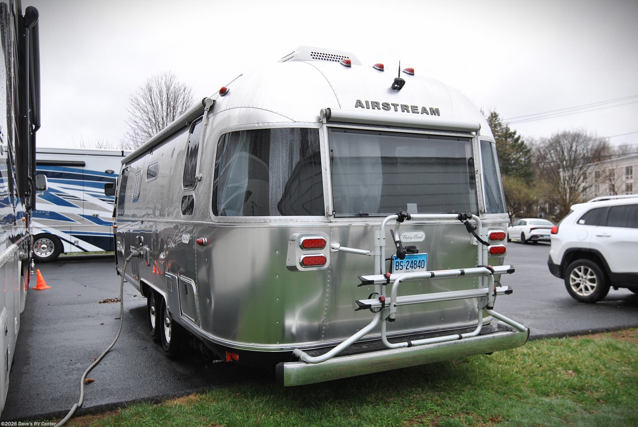 2020 Flying Cloud 25RB Queen by Airstream from Dave's RV Center in Danbury, Connecticut