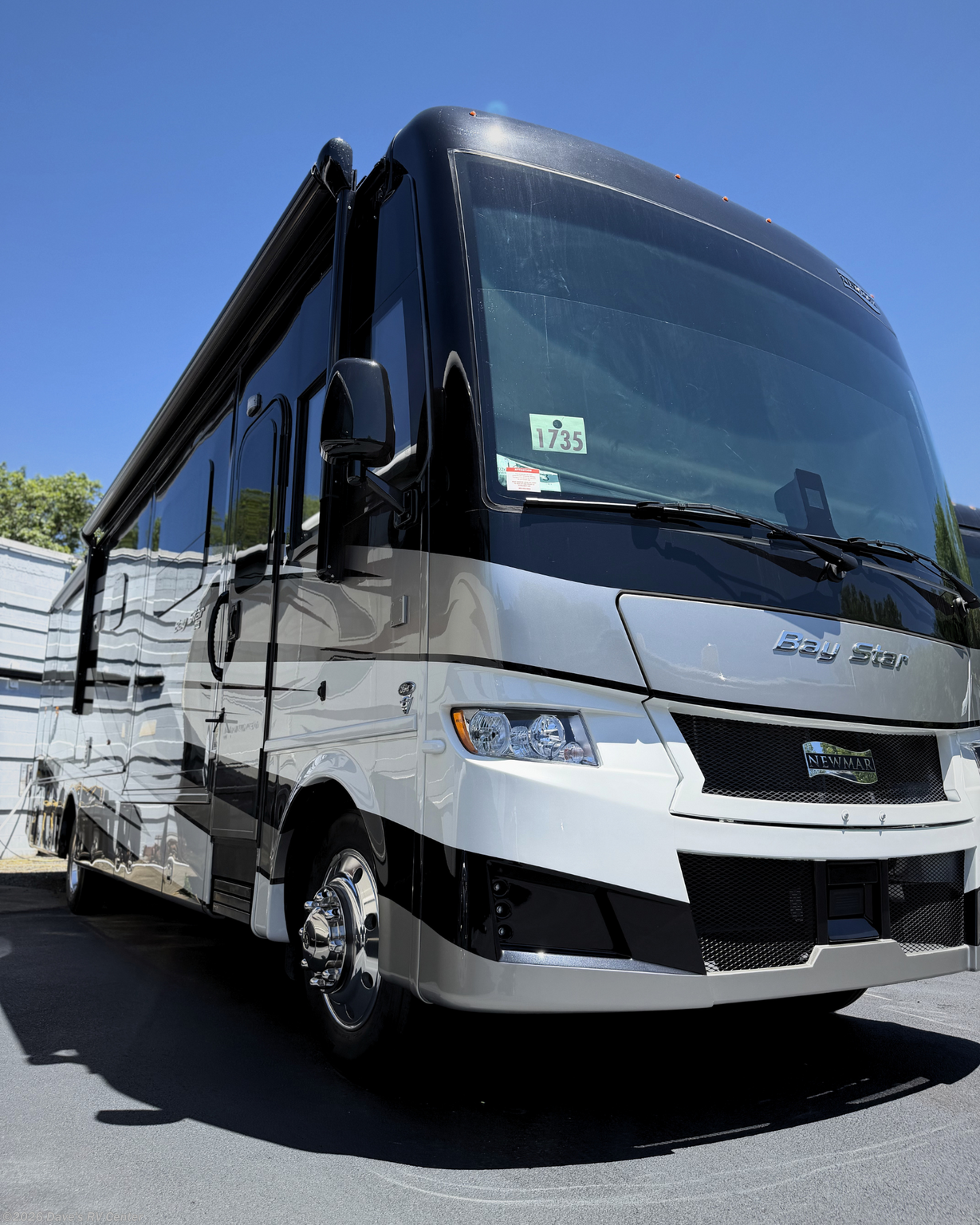 2026 Newmar Bay Star 3629 - New Class A For Sale by Dave's RV Center in Danbury, Connecticut features Bath & 1/2, Backup Monitor, King Size Bed, Overhead Cabinetry, Slideout
