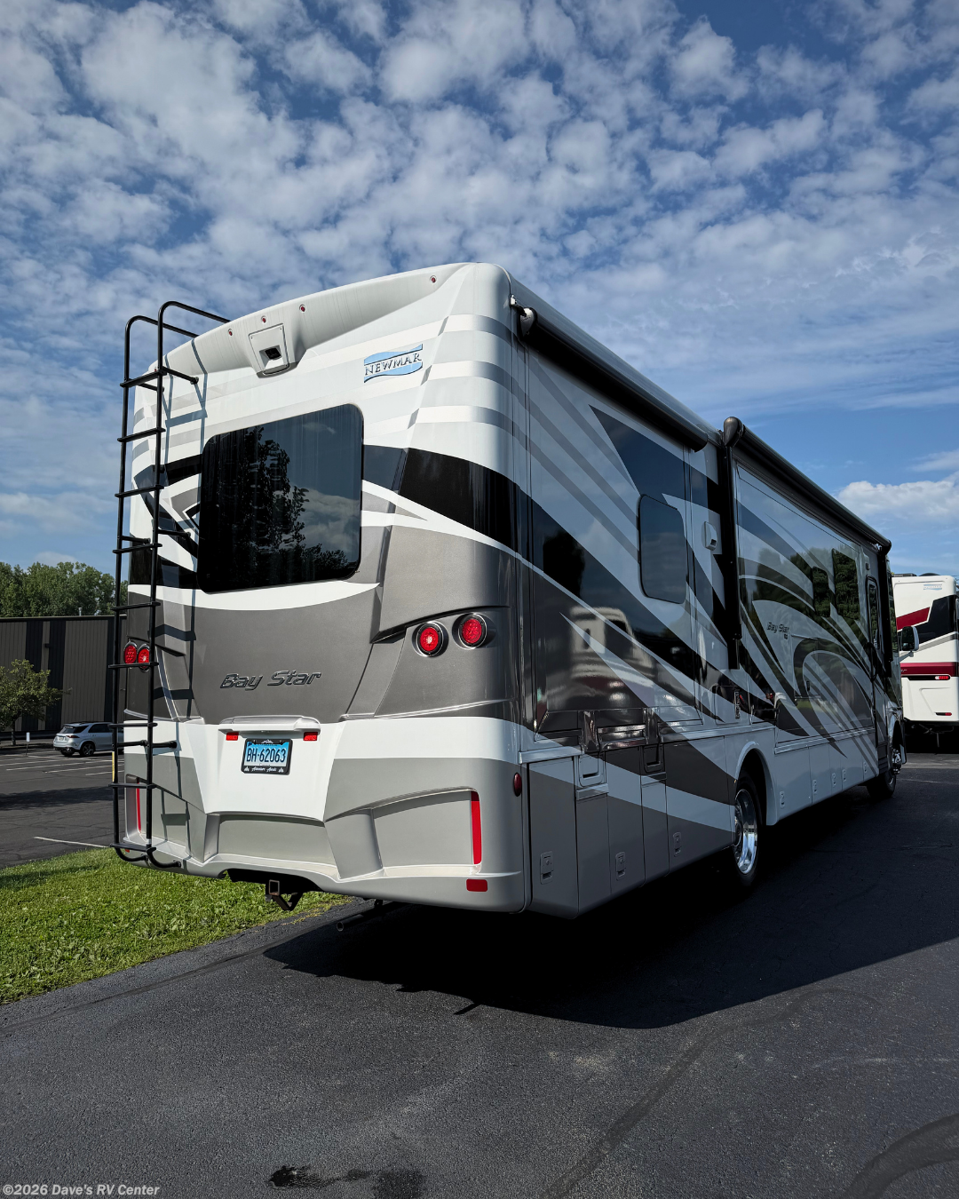 2022 Bay Star 3626 by Newmar from Dave's RV Center in Danbury, Connecticut