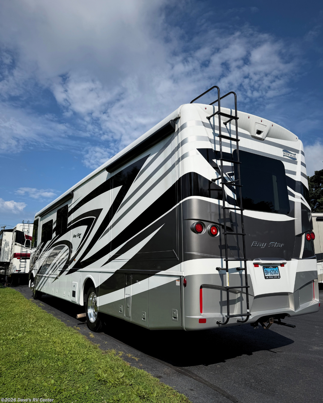 Used 2022 Newmar Bay Star 3626 available in Danbury, Connecticut