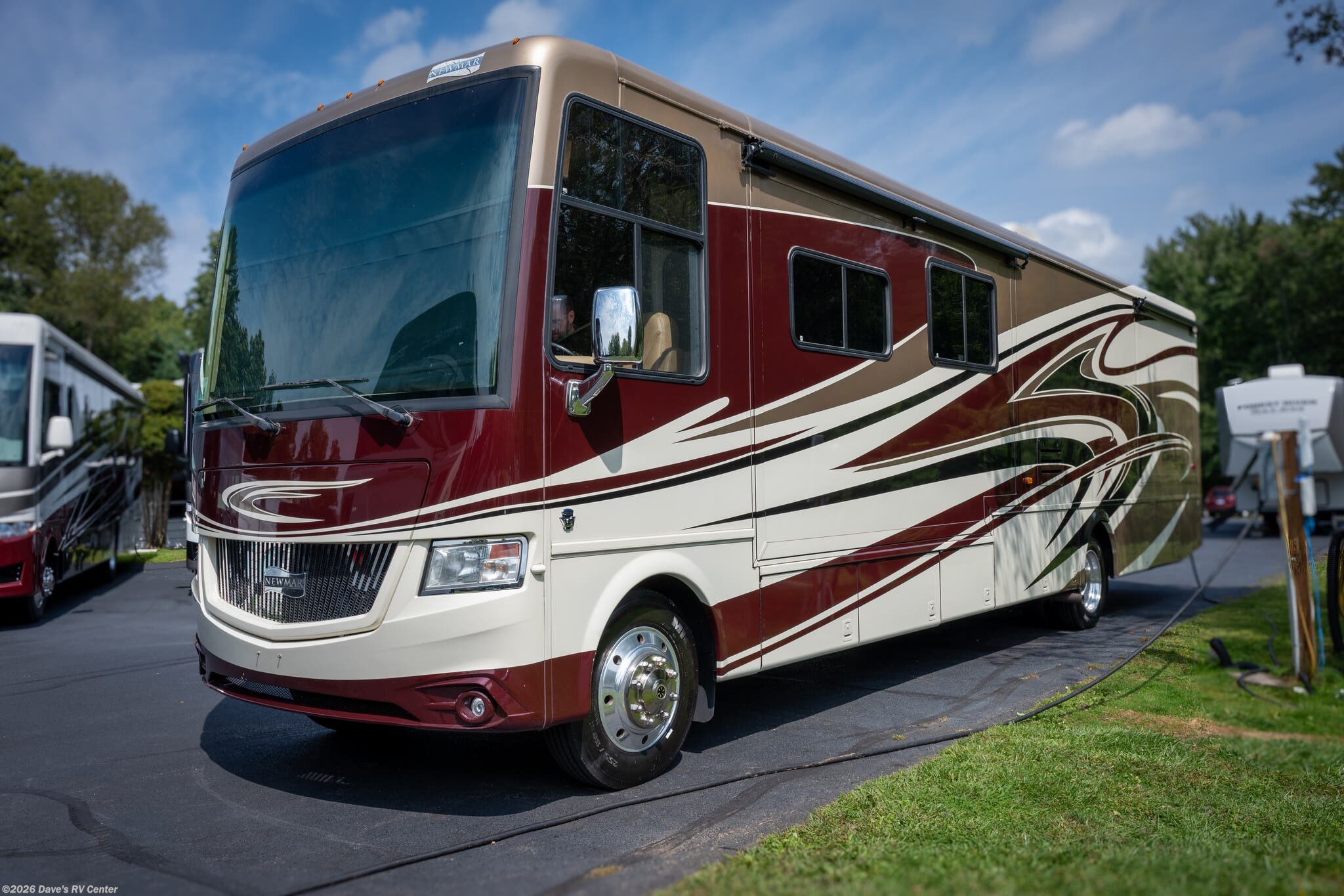 2014 Newmar Canyon Star 3911 - Used Class A For Sale by Dave's RV Center in Danbury, Connecticut features Self Contained, Pillow Top Mattress, Backup Camera, Washer/Dryer Prep, Televator TV