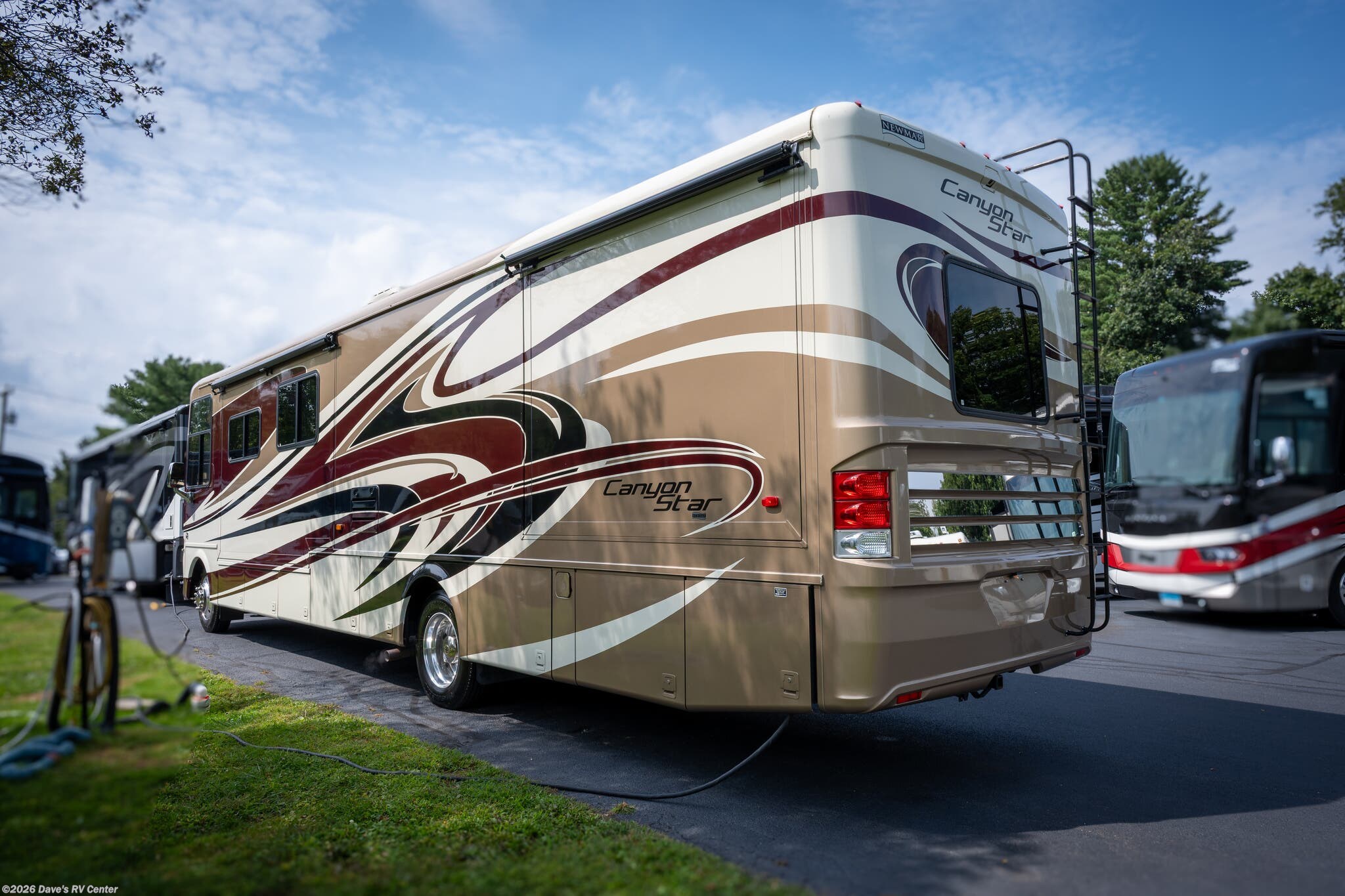 2014 Canyon Star 3911 by Newmar from Dave's RV Center in Danbury, Connecticut