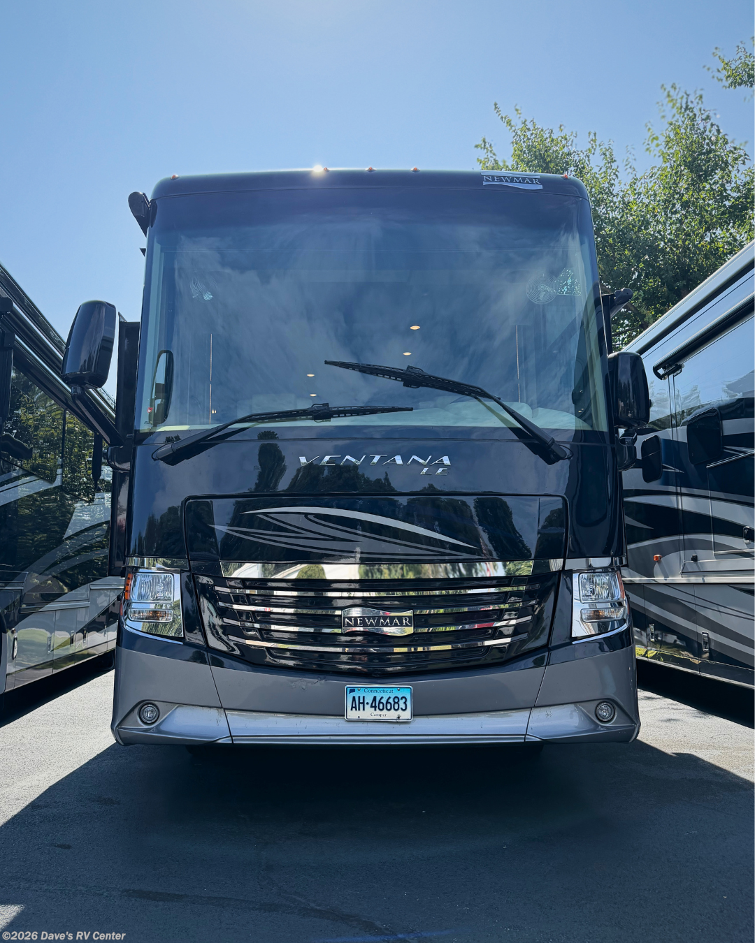 2018 Newmar Ventana LE 3413 - Used Class A For Sale by Dave's RV Center in Danbury, Connecticut features Slideout, Inverter, AM/FM/CD, Kitchen Sink, Queen Bed