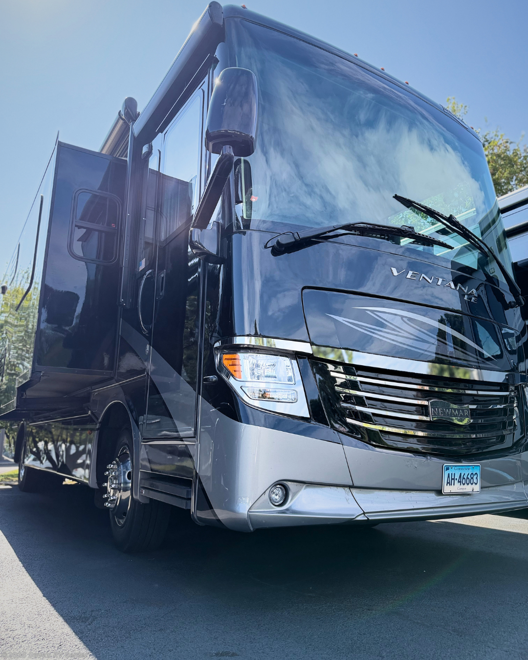 2018 Ventana LE 3413 by Newmar from Dave's RV Center in Danbury, Connecticut