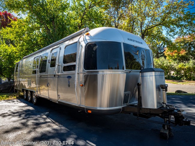2011 Airstream Classic Limited 34