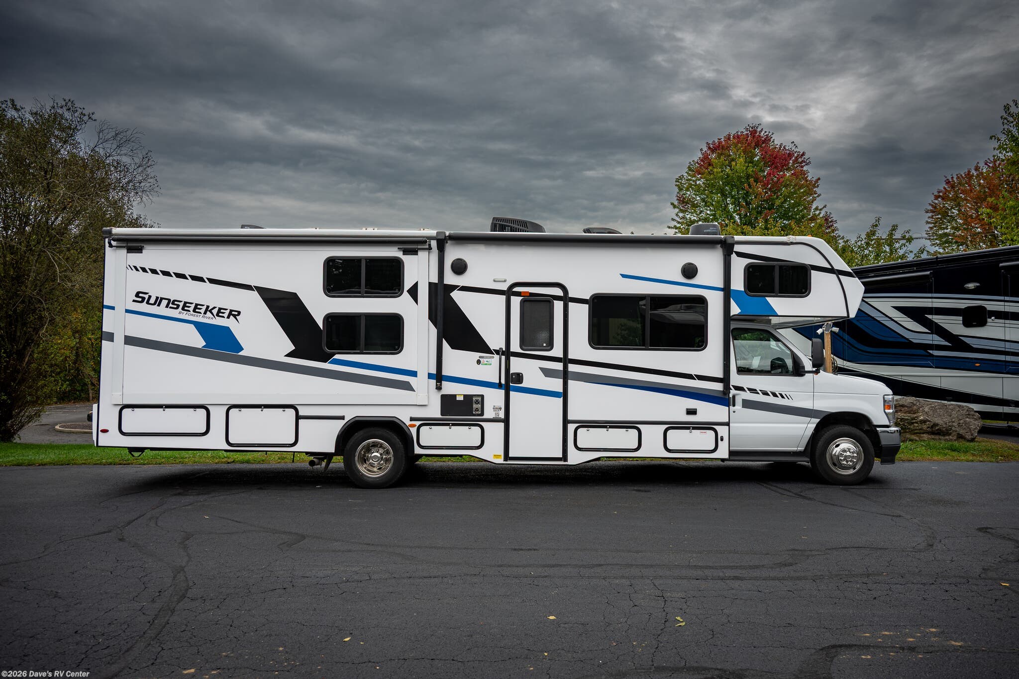2025 Sunseeker 3250SLEF by Forest River from Dave's RV Center in Danbury, Connecticut