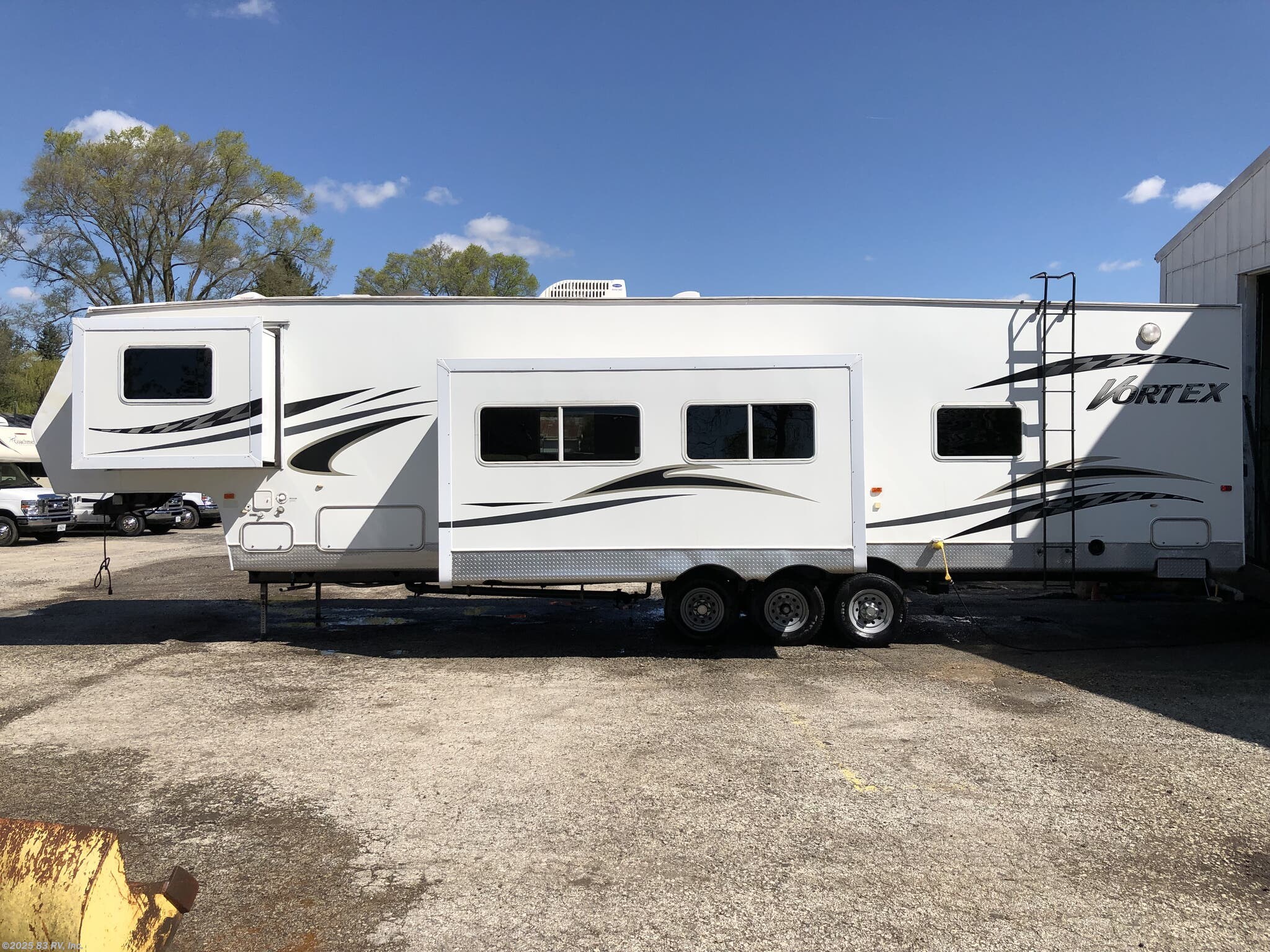 2006 montana 5th wheel power converter