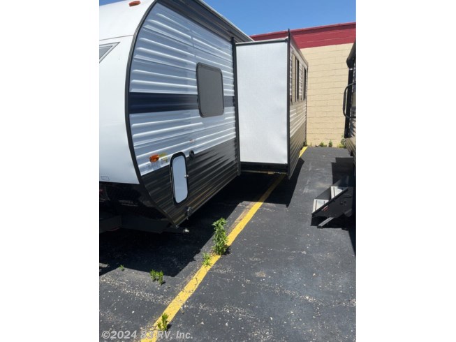 2022 Gulf Stream Ameri-Lite 268BH - New Travel Trailer For Sale by 83 RV, Inc. in Long Grove, Illinois features Queen Bed, Roof Vents, Smoke Detector, Microwave, Exterior Speakers