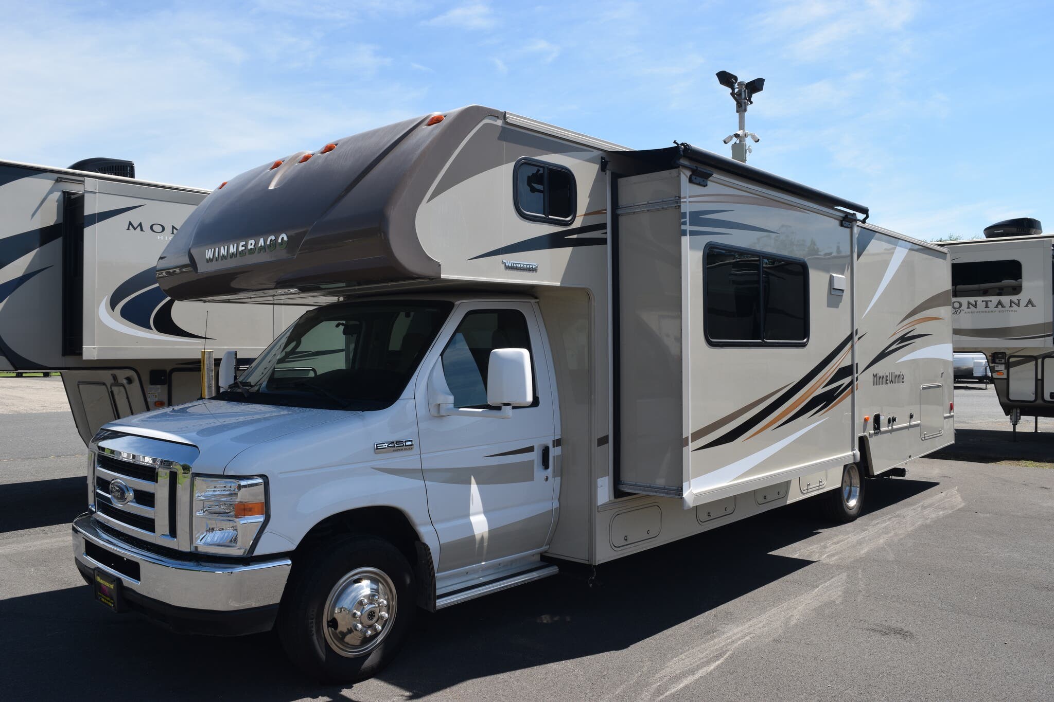 2017 Winnebago Minnie Winnie 31D RV for Sale in West Hatfield, MA 01088