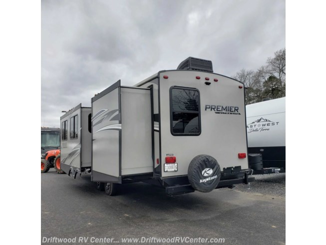 2019 Bullet 34BIPR by Keystone from Driftwood RV Center in Clermont, New Jersey