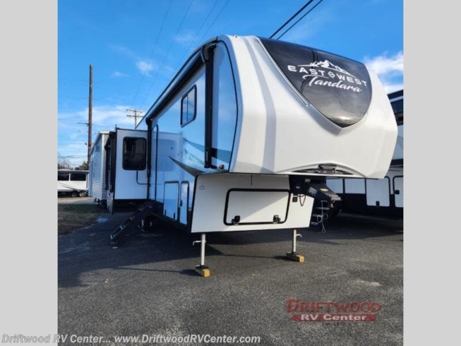 New 2023 East to West Tandara 375BH-OK available in Clermont, New Jersey