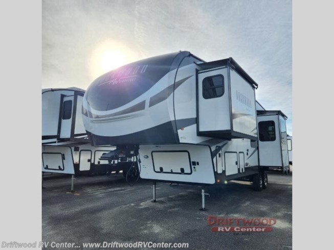 2024 Rockwood Signature 371RK by Forest River from Driftwood RV Center in Clermont, New Jersey