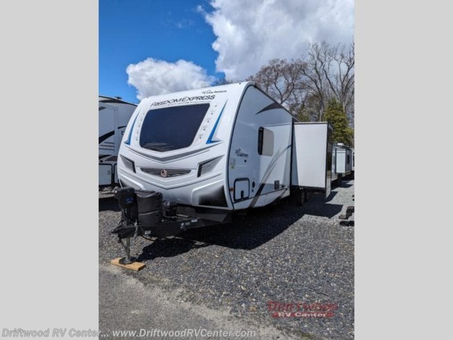 2021 Freedom Express Liberty Edition 323BHDSLE by Coachmen from Driftwood RV Center in Clermont, New Jersey