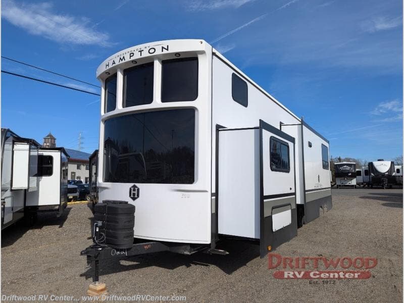 2025 Hampton 390PVL by CrossRoads from Driftwood RV Center in Clermont, New Jersey
