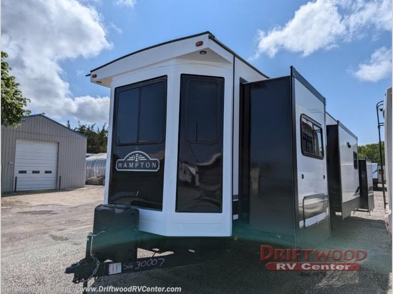 2023 Hampton HP364MBL by CrossRoads from Driftwood RV Center in Clermont, New Jersey