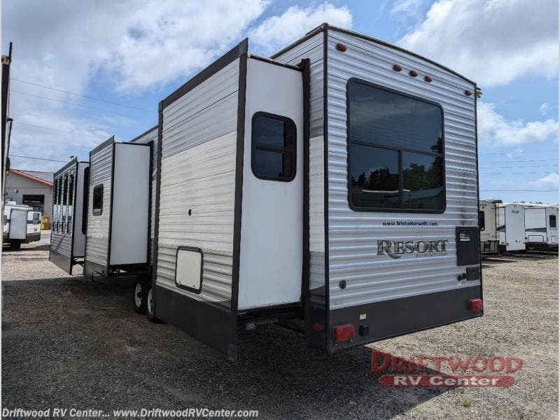 Used 2017 Heartland Resort 41FK available in Clermont, New Jersey